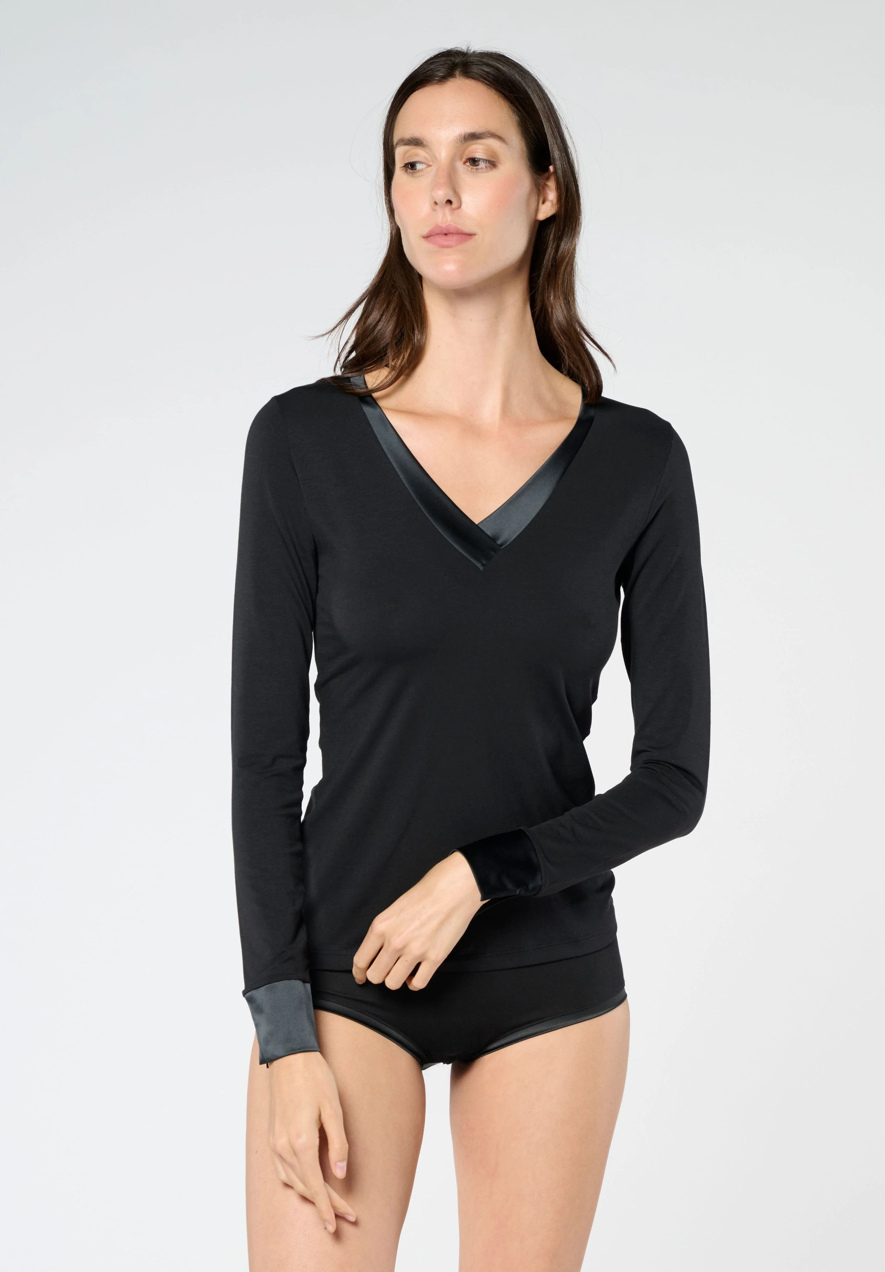 Perfect Line Cotton - T-Shirt V-Neck VOBT68171 9999 Black